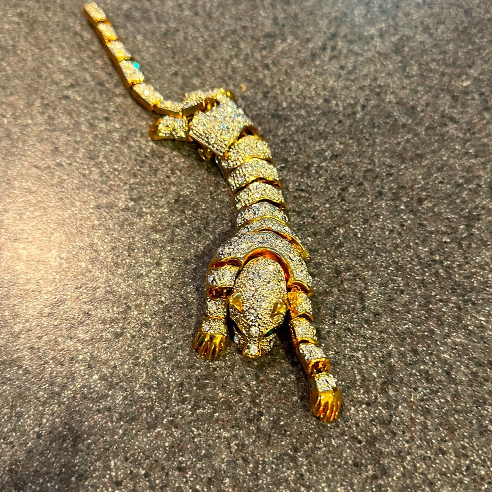 GORGEOUS GOLD TONE RHINESTONE JAGUAR LONG BROOCH PIN